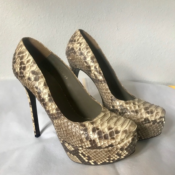 Walter Steiger pumps size 9 but fits size 8 - Picture 1 of 4